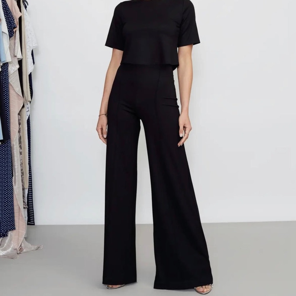 Sleek High-Waist Wide Leg Pants in Black